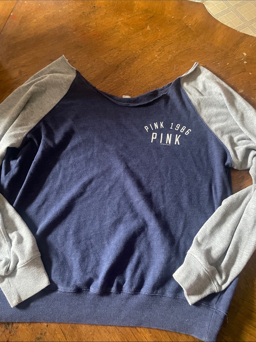 VS PINK OVERSIZED SWEATSHIRT